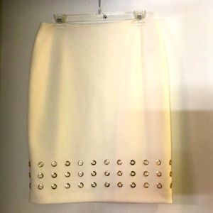 White pencil skirt with metallic details on the bottom